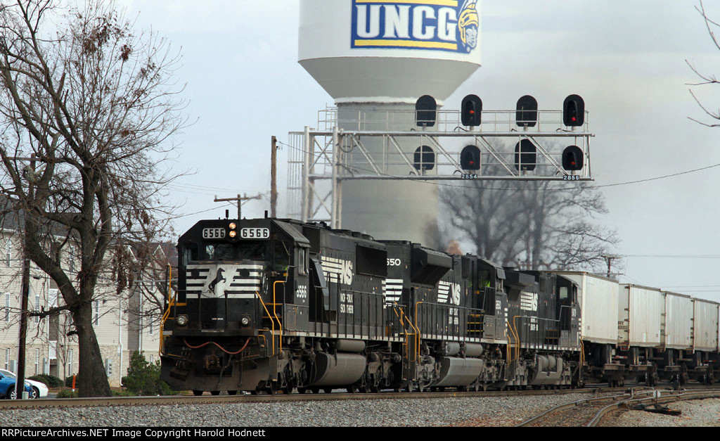 NS 6566 leads train 213 southbound at Aycock